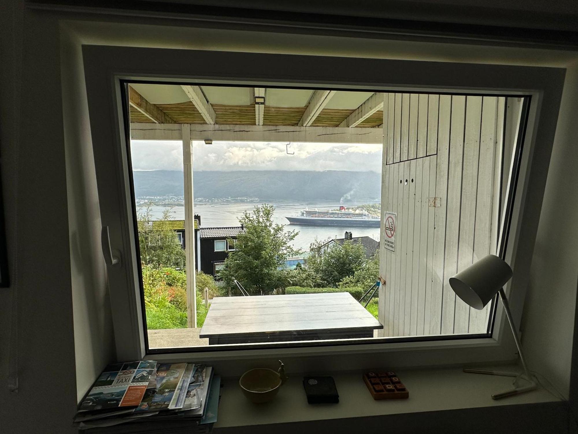 Great Place With View To The Mountains And Fjord Олесунн Экстерьер фото